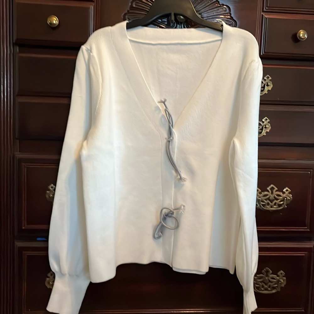 Pretty white cardigan with silver ties to close size medium